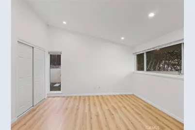 20324 Oxnard Street, Woodland Hills, CA 91367 - Photo 12