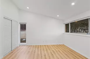 20324 Oxnard St, Woodland Hills, CA 91367 - Photo 12