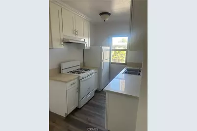 7055 Etiwanda Avenue #208, Reseda, CA 91335 - Photo 6