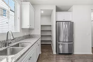 7214 N Chestnut, Van Nuys, CA 91405 - Photo 12