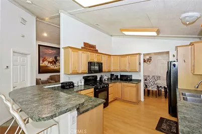 329 E Sherwood Boulevard, Big Bear City, CA 92314 - Photo 10