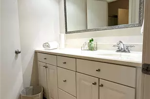 5720 Owensmouth, Woodland Hills, CA 91367 - Photo 14