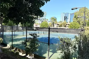 5720 Owensmouth, Woodland Hills, CA 91367 - Photo 18