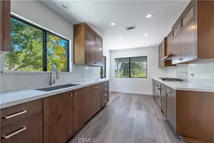 23345 Oxnard St, Woodland Hills, CA 91367 - Photo 8