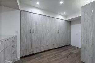 23345 Oxnard St, Woodland Hills, CA 91367 - Photo 22