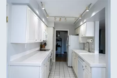 5050 Coldwater Canyon #102, Sherman Oaks, CA 91423 - Photo 10