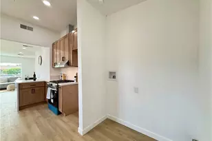 1327 W 97th St, Los Angeles, CA 90044 - Photo 22