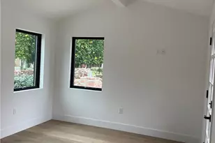 22651 Oxnard St, Woodland Hills, CA 91367 - Photo 8