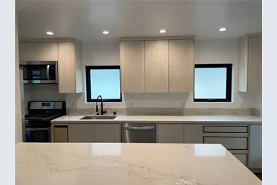 22651 Oxnard Street, Woodland Hills, CA 91367 - Photo 2