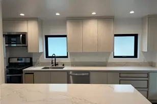 22651 Oxnard St, Woodland Hills, CA 91367 - Photo 2