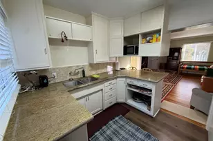 17415 Burbank Dr, Encino, CA 91316 - Photo 16