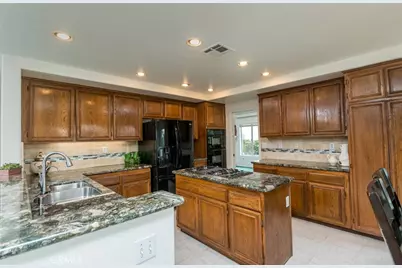 21714 Agajanian, Saugus, CA 91350 - Photo 14