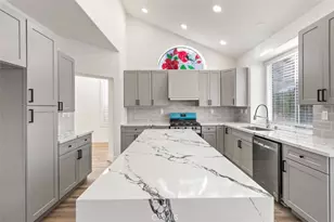 14439 Grandiflors, Canyon Country, CA 91387 - Photo 12