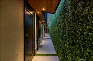 22263 Flanco, Woodland Hills, CA 91364 - Photo 40