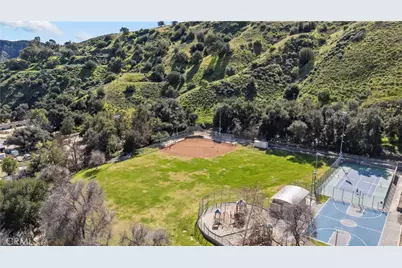 30602 San Martinez, Val Verde, CA 91384 - Photo 40