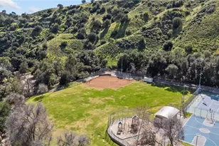 30602 San Martinez, Val Verde, CA 91384 - Photo 40