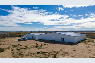 22245 Mitchell Boulevard, California City, CA 93505 - Photo 10