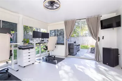 8006 Zelzah, Reseda, CA 91335 - Photo 18