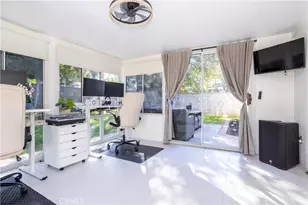 8006 Zelzah, Reseda, CA 91335 - Photo 18