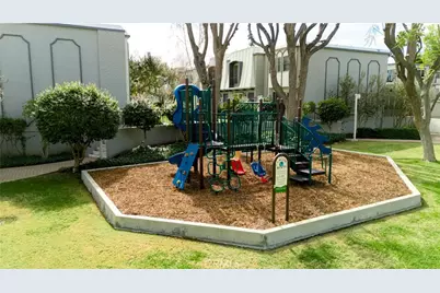 22131 Oxnard Street, Woodland Hills, CA 91367 - Photo 26