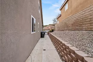 28532 Agajanian, Saugus, CA 91390 - Photo 36