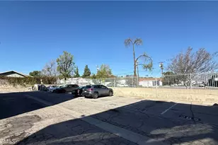 8601 International Ave, Canoga Park, CA 91304 - Photo 6