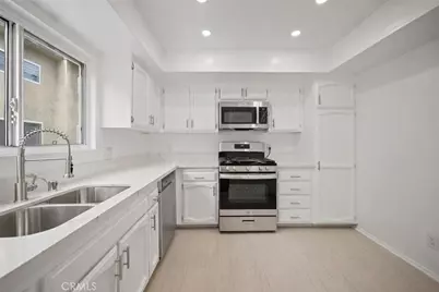 19018 Sherman Way #106, Reseda, CA 91335 - Photo 6