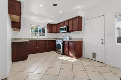 22727 Collins Street, Woodland Hills, CA 91367 - Photo 12