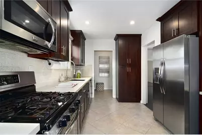 22029 Mulholland Way, Woodland Hills, CA 91364 - Photo 12