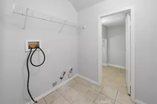 19345 Laroda Ln, Saugus, CA 91350 - Photo 10