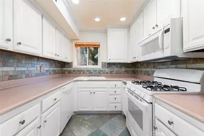 9952 Sepulveda #5, Mission Hills (San Fernando), CA 91345 - Photo 12