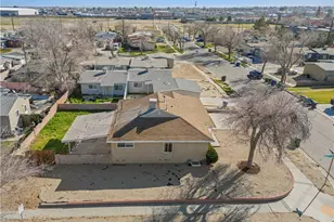 621 W Ave H12, Lancaster, CA 93534 - Photo 32