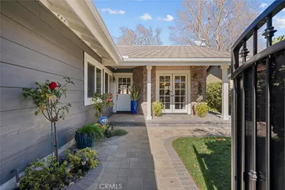 23643 Maricio, Valencia, CA 91355 - Photo 2