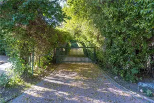 5653 Shirley Ave, Tarzana, CA 91356 - Photo 18