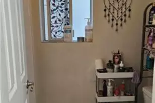 18307 Burbank Blvd, Tarzana, CA 91356 - Photo 8