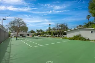 22637 Erwin St, Woodland Hills, CA 91367 - Photo 40