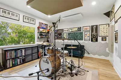 22637 Erwin Street, Woodland Hills, CA 91367 - Photo 48