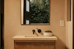 17930 Karen Dr, Encino, CA 91316 - Photo 38