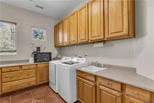 10234 Clover Dr, Oak Hills, CA 92344 - Photo 18