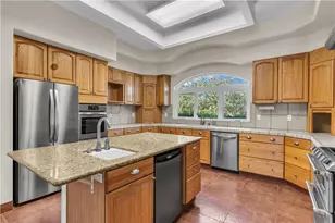 10234 Clover Dr, Oak Hills, CA 92344 - Photo 8