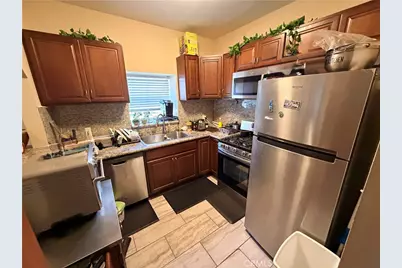 536 W 42nd Street, Los Angeles, CA 90037 - Photo 18