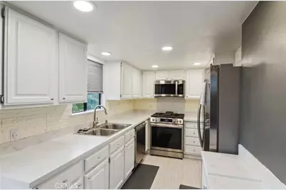 8710 Independence Avenue #301, Canoga Park, CA 91304 - Photo 4