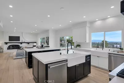 5952 Woodland View Drive, Woodland Hills, CA 91367 - Photo 8