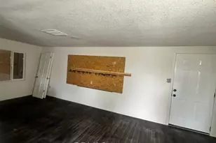 102 Northrup, Bakersfield, CA 93307 - Photo 14