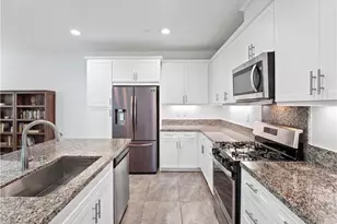 28645 Jardineras, Valencia, CA 91354 - Photo 6