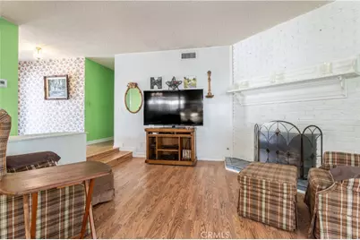 8811 Hayvenhurst Avenue, North Hills, CA 91343 - Photo 4