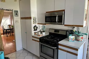 22901 Leonora Dr, Woodland Hills, CA 91367 - Photo 10