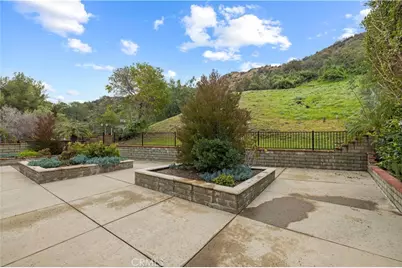 28732 Greenwood Place, Castaic, CA 91384 - Photo 32