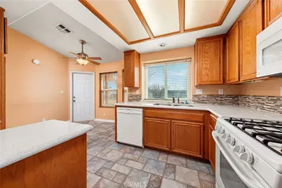 9020 Redwood, California City, CA 93505 - Photo 8