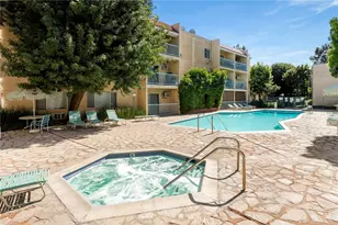 18307 Burbank, Tarzana, CA 91356 - Photo 22